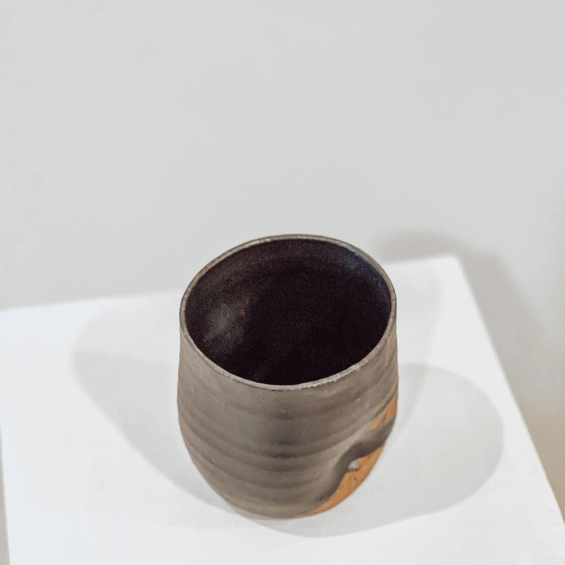 De la mano cup no.4 - BLACK BLAZE - Homeware - everceramic