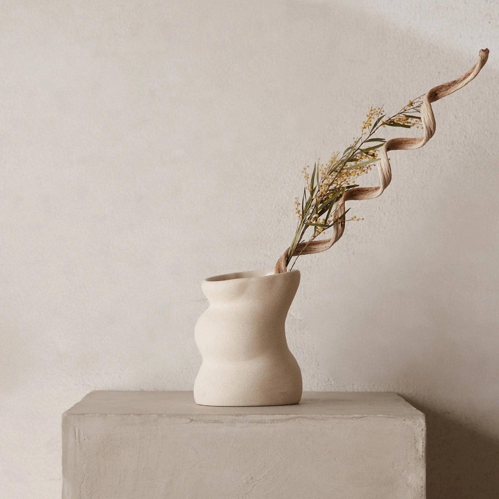 Vetiver & Fig Ceramic Candle - BLACK BLAZE - THE GREAT OUTDOOR COLLECTION - BLACK BLAZE