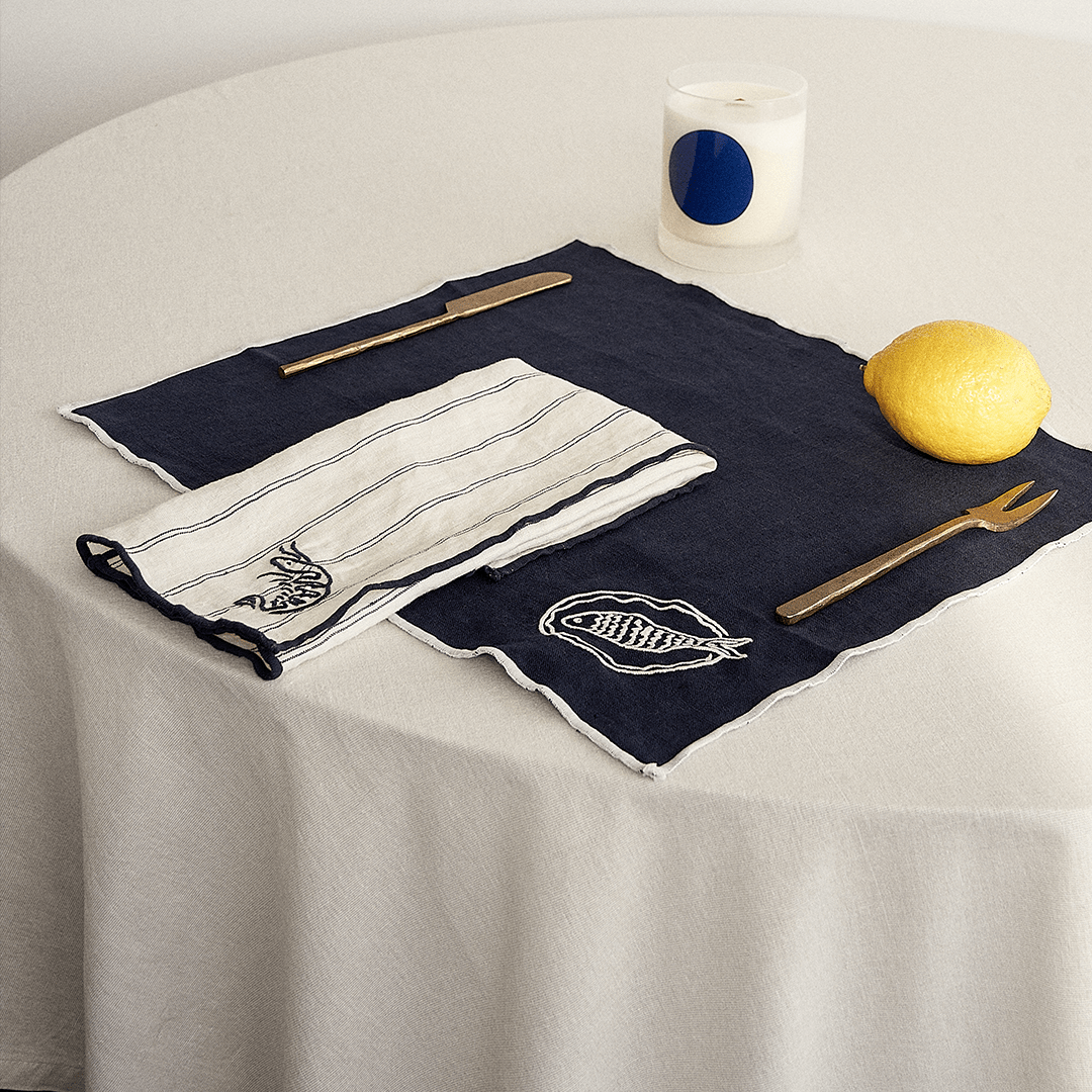 Embroidered Linen Placemat Set – Fish Plate - Tableware - Black Blaze