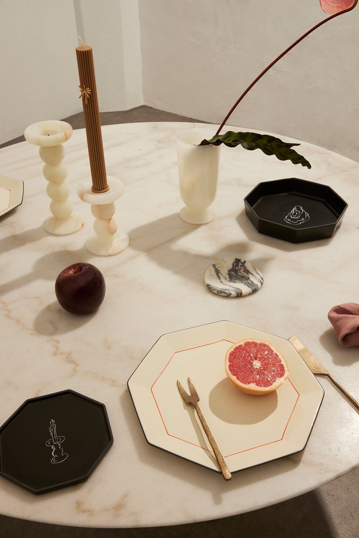 Gem Dinner Plate - Ivory - Tableware - Black Blaze