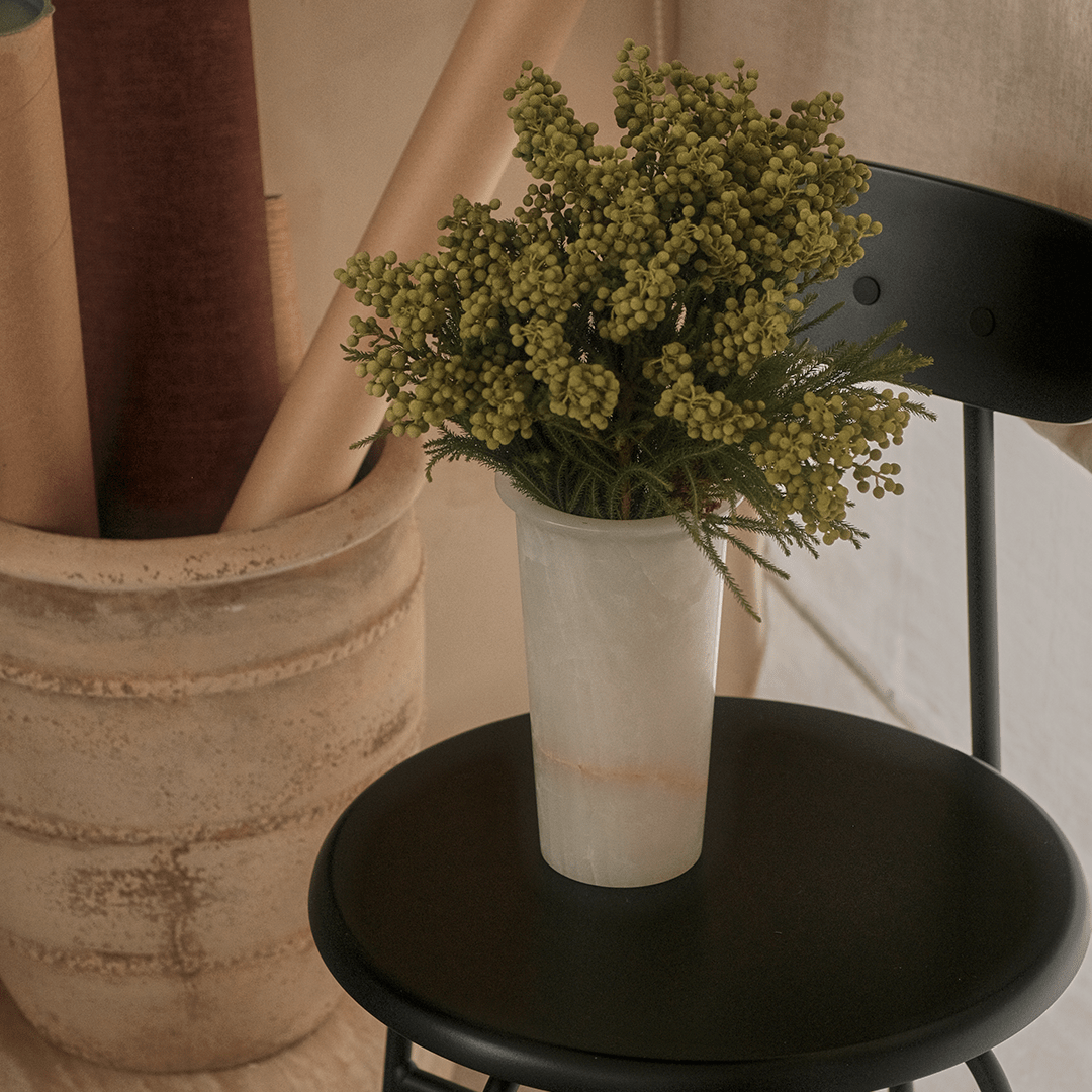 Hatto Vase - White Onyx - Accessories - Black Blaze
